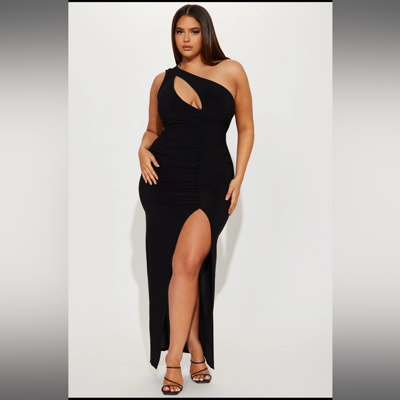 New with Tags 

Fashion Nova - Lotus Garden Maxi Dress
Black 

1X - Picture 1 of 2